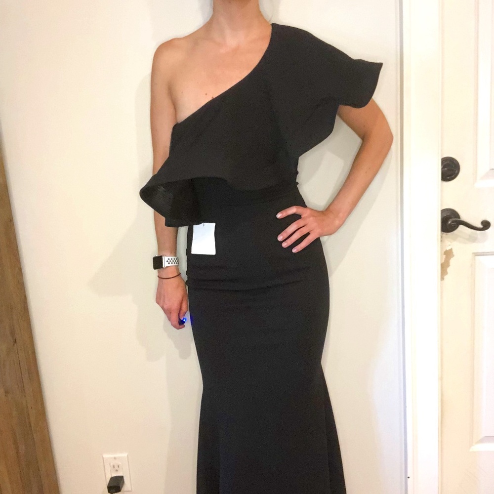 Lulu's formal black gown in XS